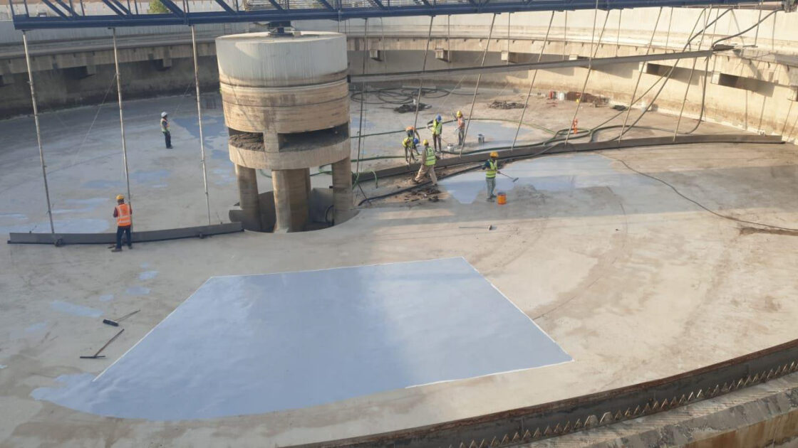 تنظيف خزانات الحمأة الأولية – محطة هيت بالرياض