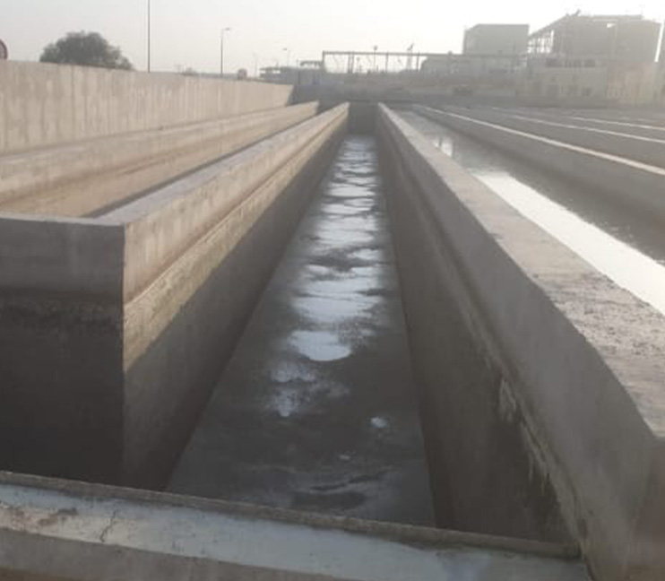 مشروع تنظيف أحواض الكلور وإزالة الحمأة في محطة منفوحة بالرياض